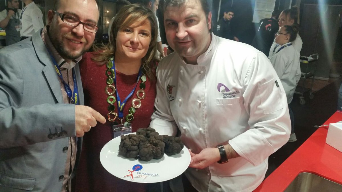 ¡ La #TrufaNegra de #Soria triunfa en #MadridFusion ! 
2.700 y 2.200 euros se han pagado por estos ejemplares.