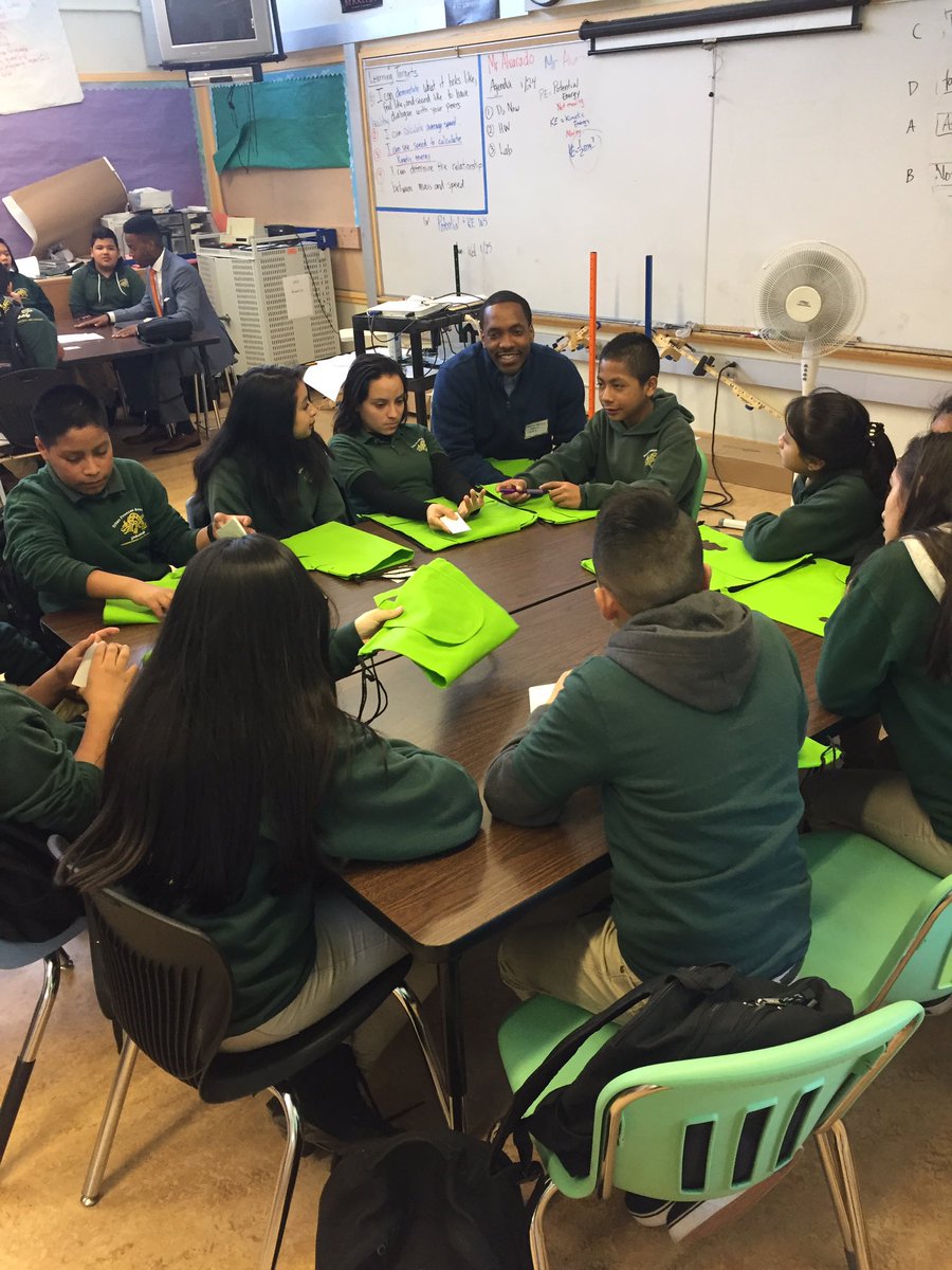 R_MaryTurner's tweet photo. Sharing the #UPSer experience with our youth is vital to a thriving community. #CareerDay #futureUPSers #Oakland https://t.co/9d8MH1hTGU
