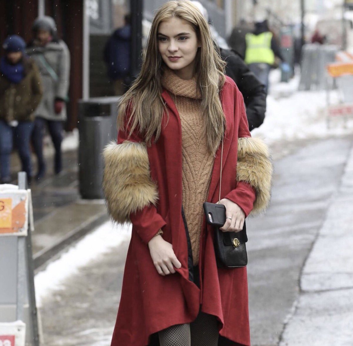 BriSharbino's tweet photo. ❄️❤ Caught me wandering off like I always do at #Sundance2017  😂❤❄️ https://t.co/Jyjn5r9Gra