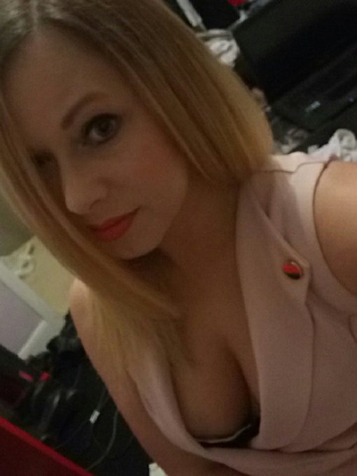 New hair new dress ✌️❤️❤️❤️ #blonde again x https://t.co/g7ioafFyAm<a href="/tag/blonde"class="tags">#blonde</a>