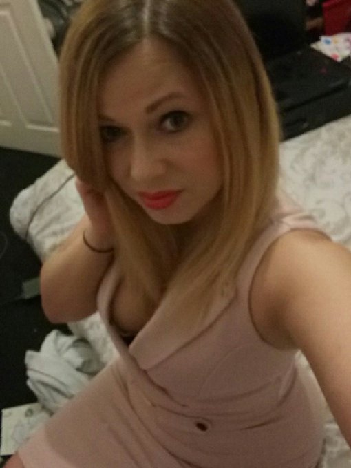 New hair new dress ✌️❤️❤️❤️ #blonde again x https://t.co/g7ioafFyAm<a href="/tag/blonde"class="tags">#blonde</a>