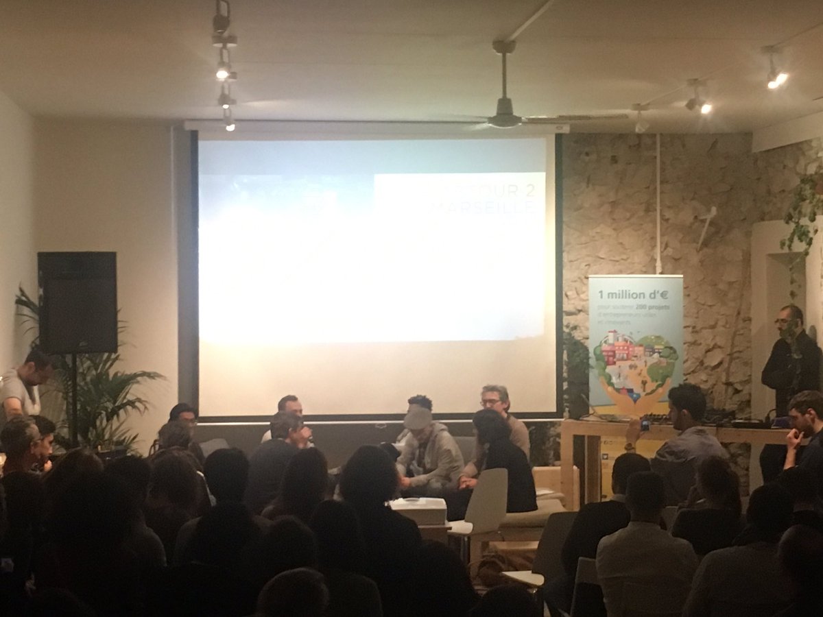 broadcontent's tweet image. Discussion autour de l'économie solidaire et sociale au #fabtour #Marseille w/ @Atrioom_agency et @makeitmarseille