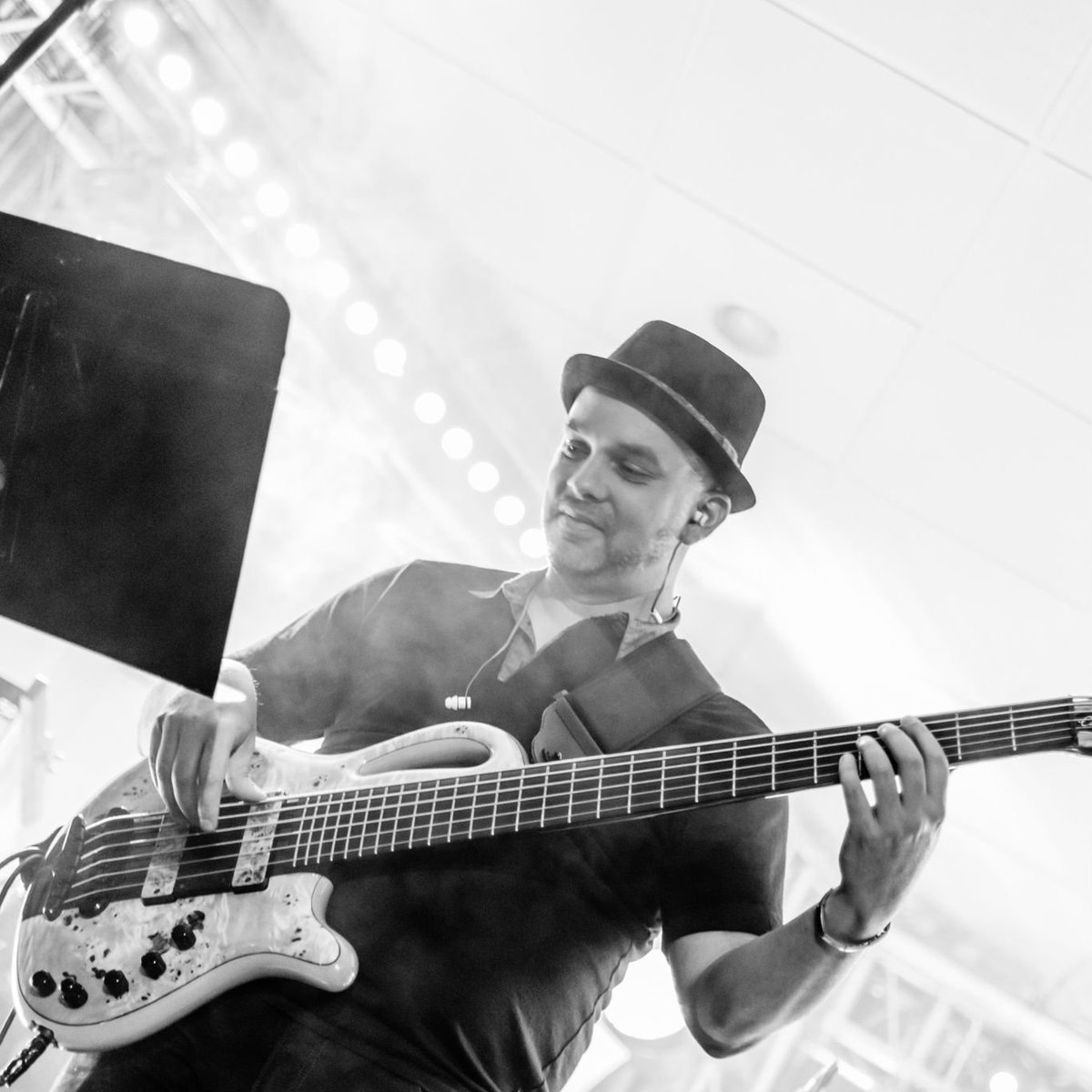 UnityTribute's tweet photo. Este master del bass esta durísimo y ready to rock con #UnityLatinTribute !! @yorgismusic 🎸😎 ✌️ https://t.co/SJ4P5Y6Aj2
