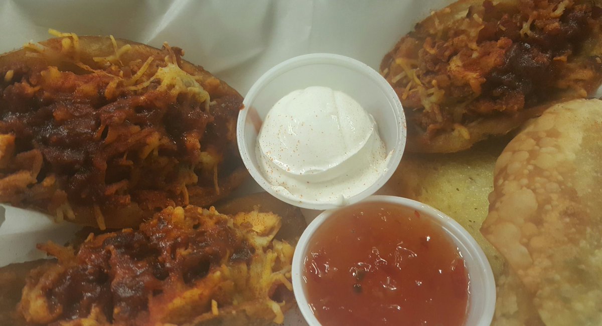 Hot chicken potato skins and hot chicken egg roll #hotchicken #hot #slowburn <a href="/slowburnhotchic/">Slowburnhotchicken</a> @NashvilleFood <a href="/NashOriginals/">Nashville Originals</a> <a href="/NashvilleScene/">Nashville Scene</a>