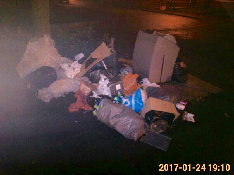 Afval op de #Wijenburg, 5x bekeuring uitgeschreven á €75,- #SMERIG #Ede