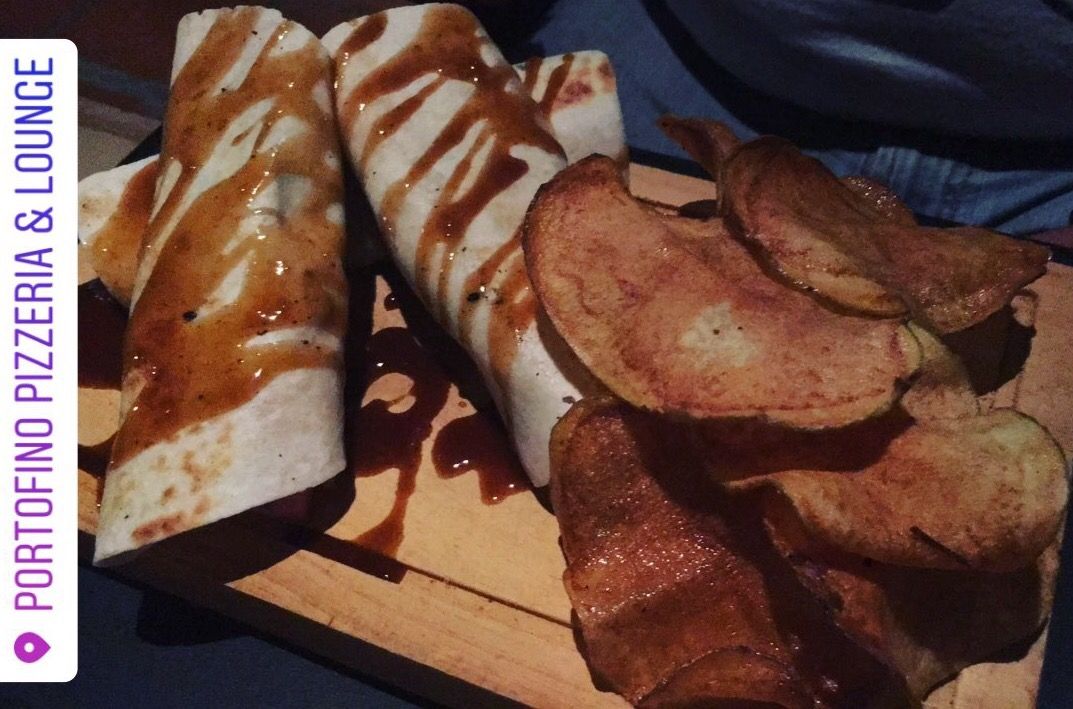 Todos amamos la comida mexicana y por eso incluimos en nuestro menú estas deliciosas fajitas de pollo. Ellas esperan por ti