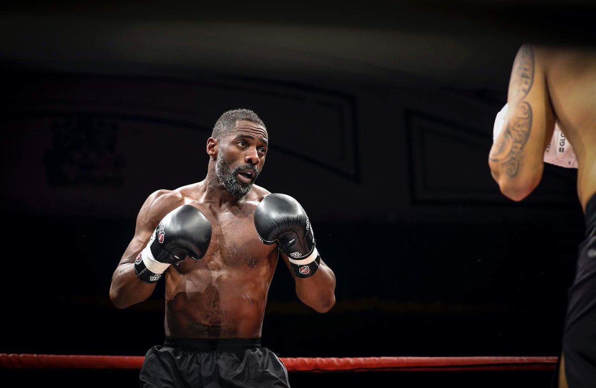 боксер 2019. боксёр артур бетербиев с поясом. анатолия деревянченко. сальвадор санчес боксер. канело альварес ковалев.