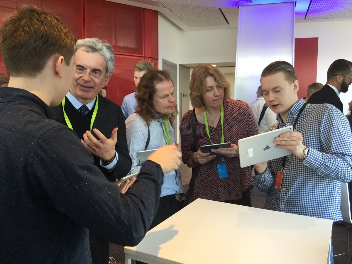 TikkaKaisa's tweet photo. Olari edustaa Espoota ja Suomea oppimisen digitalisaatiossa #olarinlukio #BETT #Lontoo #lukiolaiset https://t.co/MstsZeRCQR