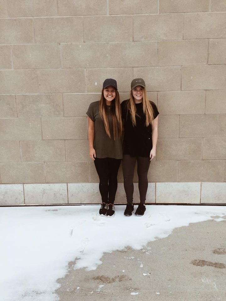 OneToothStoon's tweet photo. Workouts with your bestie are better than workouts alone! #matching #yxe #yxefit #gym #besties https://t.co/8YlL6NVsg9