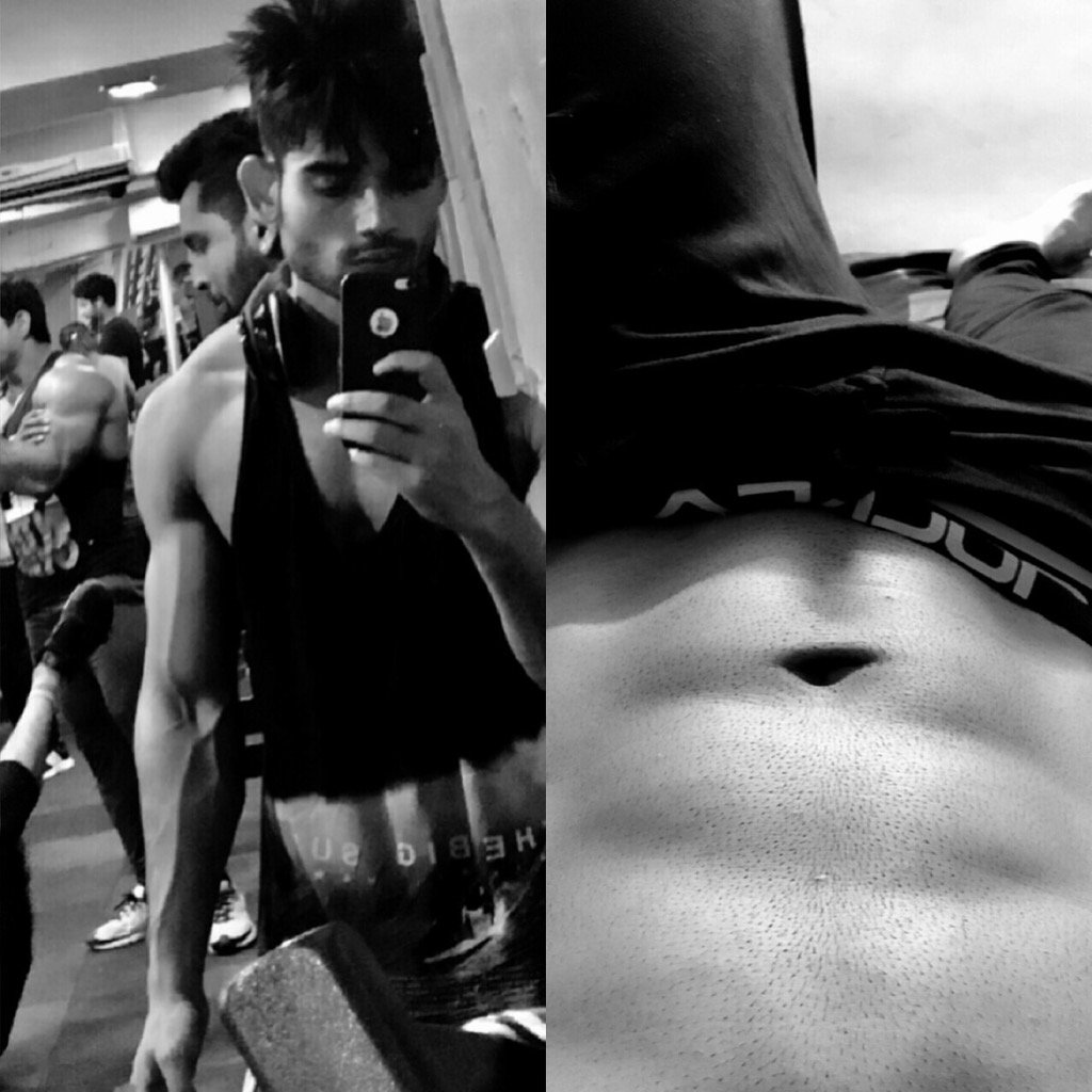 theshiv01's tweet photo. Goodnight @_shivanatics😘 #veins #6packabs #vshapeface #perfectjawline #leanbody #lover #delhi #mumbai #shivanatics https://t.co/AX1T2jrpmS