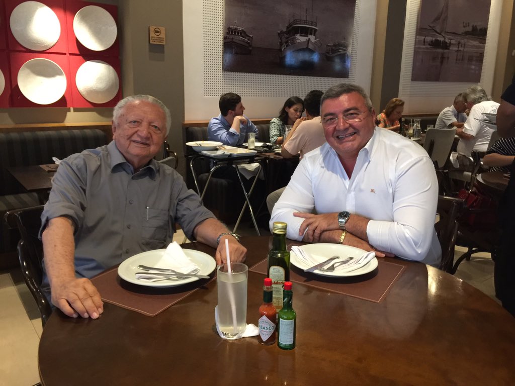 RenatoFndes's tweet photo. Almoço, hoje, com o querido amigo Joanilson de Paula Rego, Presidente Estadual do PSDC. Política e o Estado do RN sobre a mesa. https://t.co/U57ONDQil4