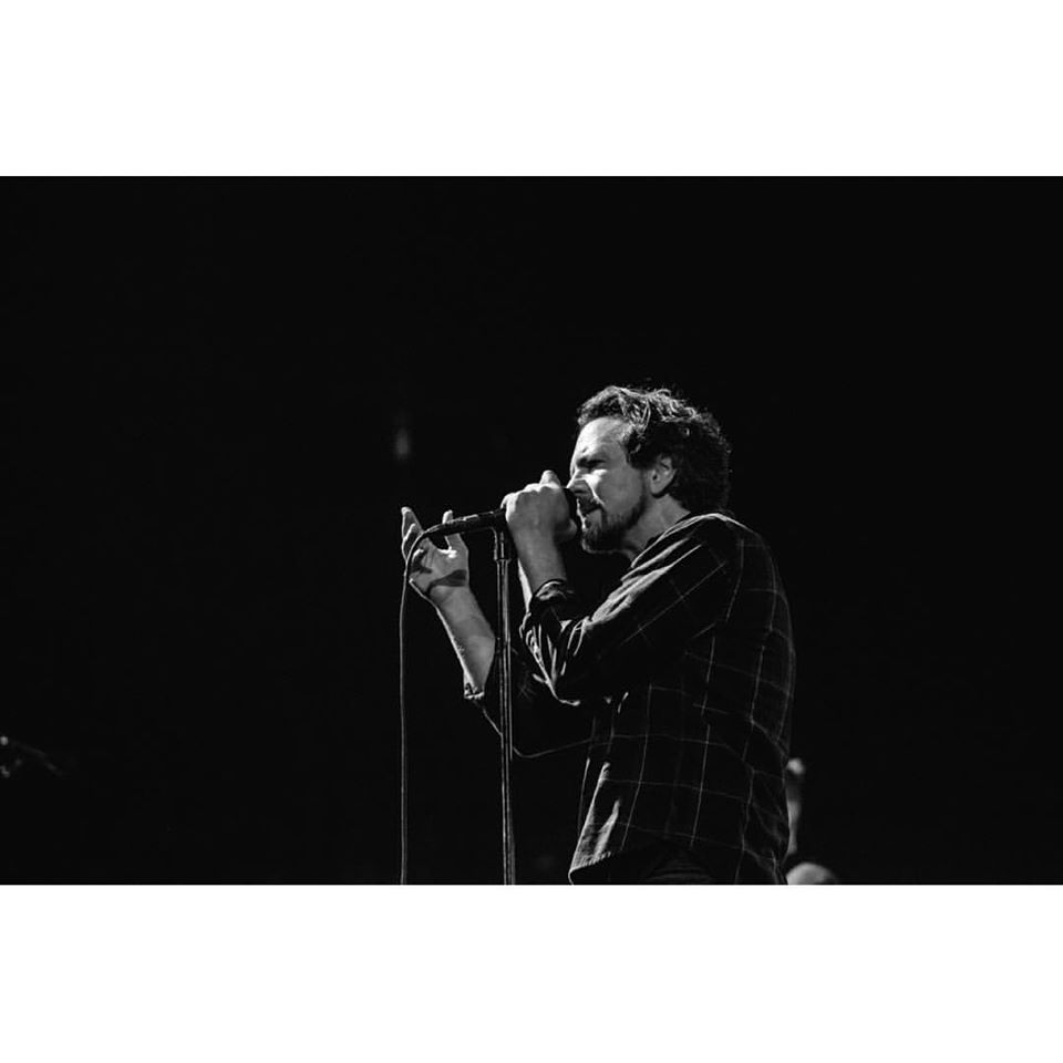 fundabanda's tweet photo. The wise musicians are those who play what they can master. #fundabanda #pearljam #eddievedder https://t.co/zjlmsD7Hcw