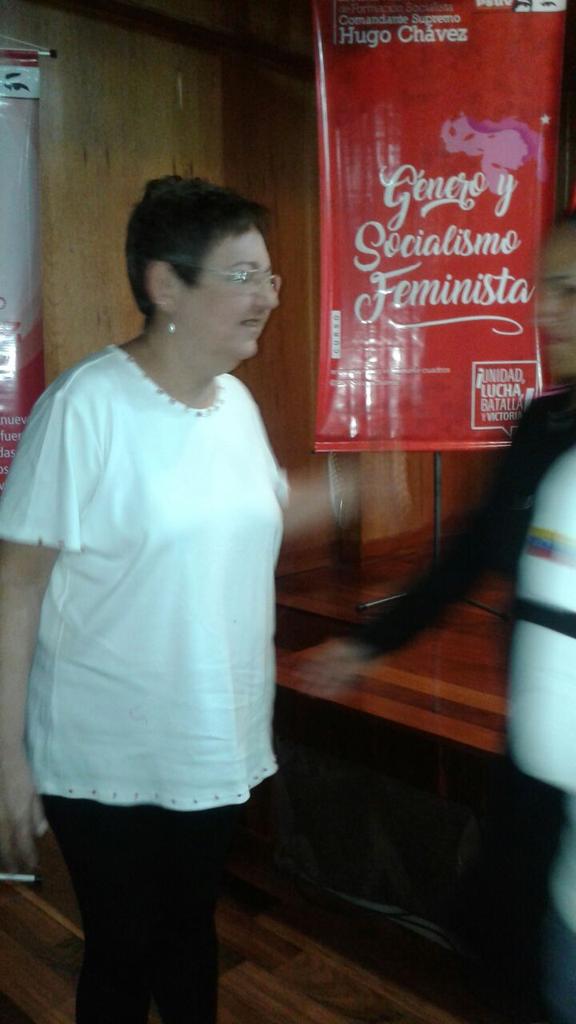 Yosmarygoficial's tweet photo. @FB_Mujeres #EnFormacion Género y Socialismo Feminista con l Escuela de Formación Socialista Hugo Chávez del @PartidoPSUV #LucharHastaVencer https://t.co/ewKW1DsRp8