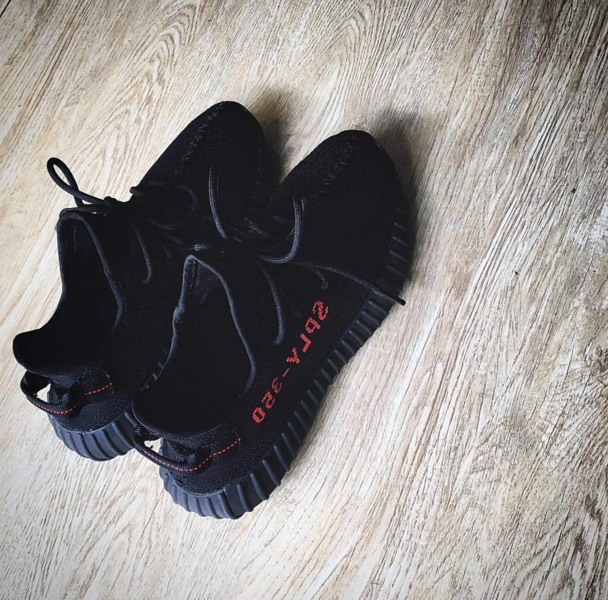 Adidas Yeezy 350 Boost V2 Blade Triple black Sample : great.kick