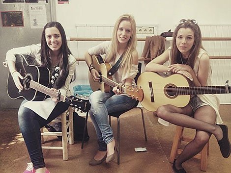 CFOAlbaRJaen's tweet photo. #4YearsOfSwtC 💗💙💛 https://t.co/kGouKT7P03