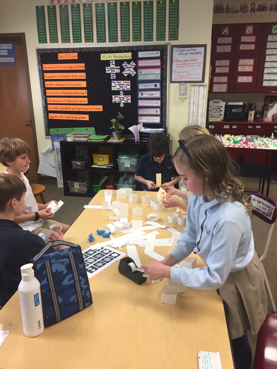Hester4th's tweet photo. Snowflake building and learning about symmetry #trinitylearns #trinitystream https://t.co/YtlwEXn2Lm