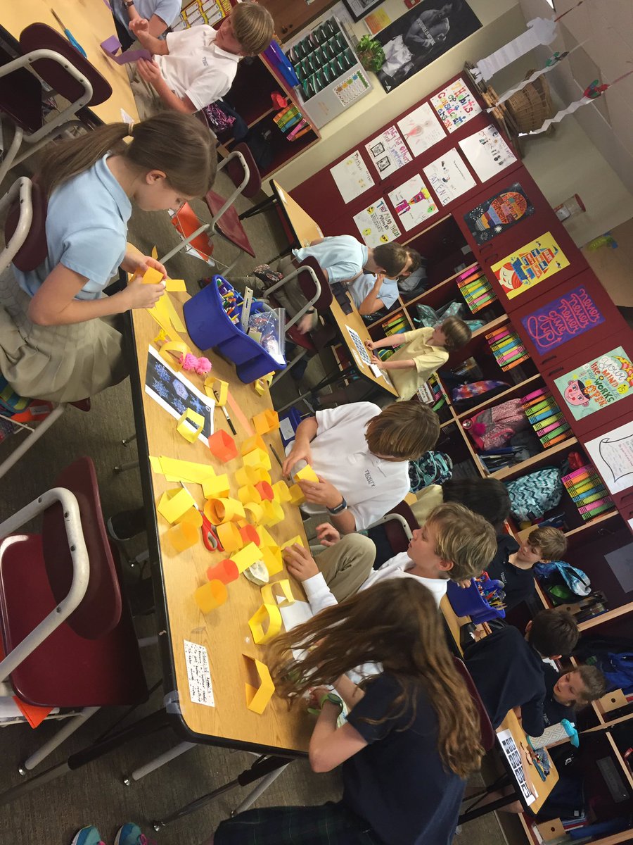 Hester4th's tweet photo. Snowflake building and learning about symmetry #trinitylearns #trinitystream https://t.co/YtlwEXn2Lm