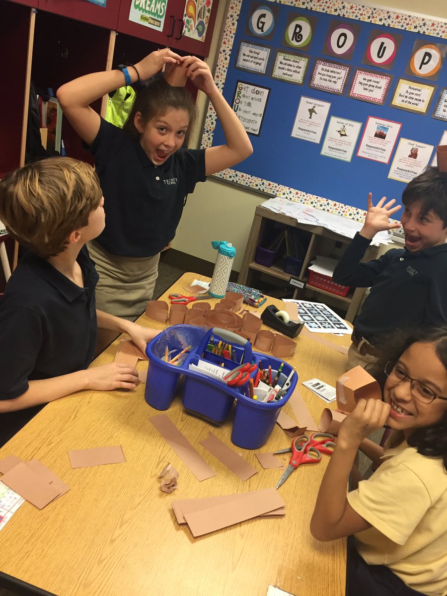 Hester4th's tweet photo. Snowflake building and learning about symmetry #trinitylearns #trinitystream https://t.co/YtlwEXn2Lm