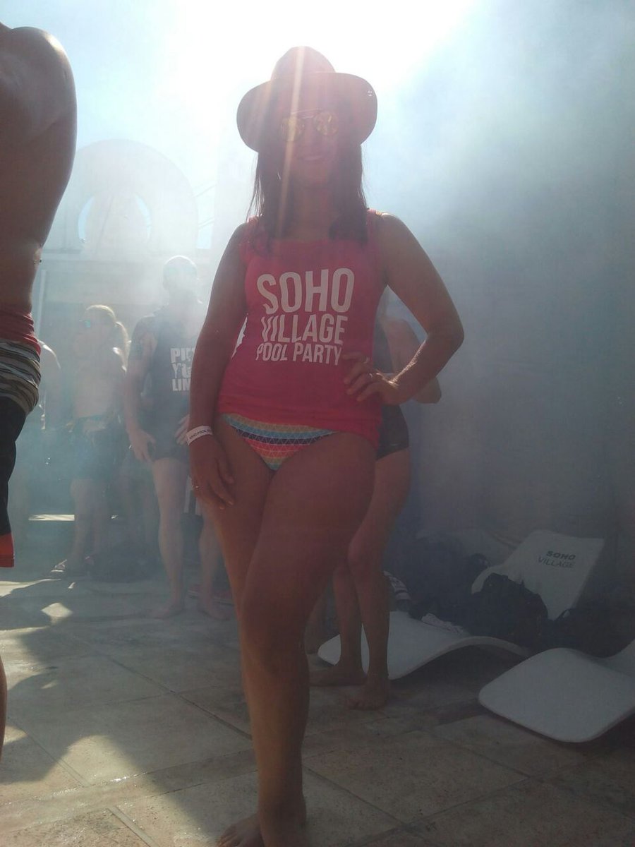 camilaacosta25's tweet photo. No lo superรณ ๐ข๐๐๐ #SohoPoolParty https://t.co/b2hSZZ0R9g