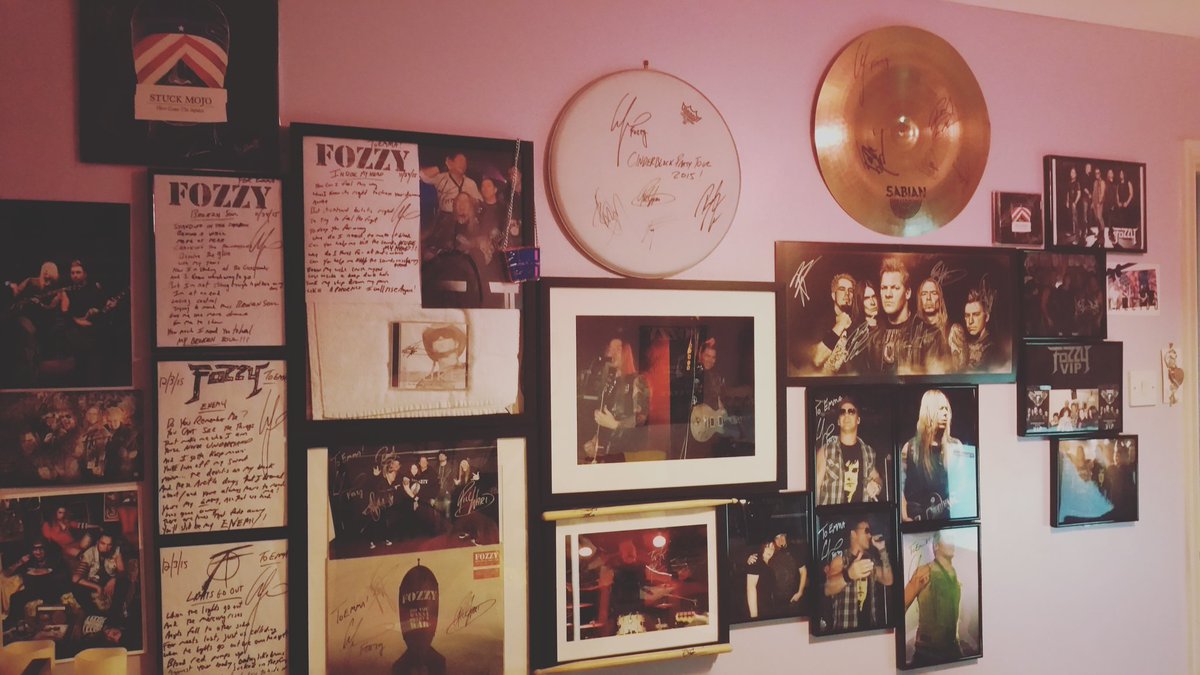 Winter_Phoenix8's tweet photo. #MerchWall
Which, once i get my #SumoCyco #PledgeMusic stuff, is going 2have 2be re-layed...
Fun
#MerchProblems #Fozzy #StuckMojo #SumoCyco https://t.co/x97GUaQ0aF
