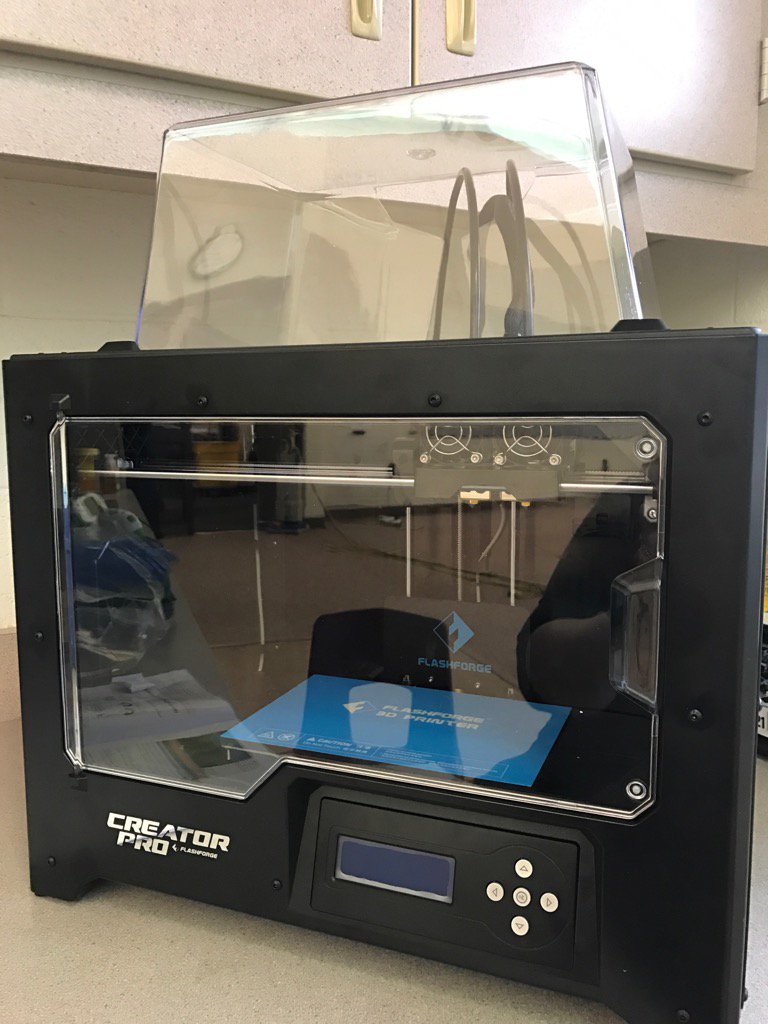 stacysanders3's tweet photo. Getting excited for my students!! #flashforge #edtech #3Dprinting #stemroom @MolnarTony https://t.co/xV6xYbxQnZ