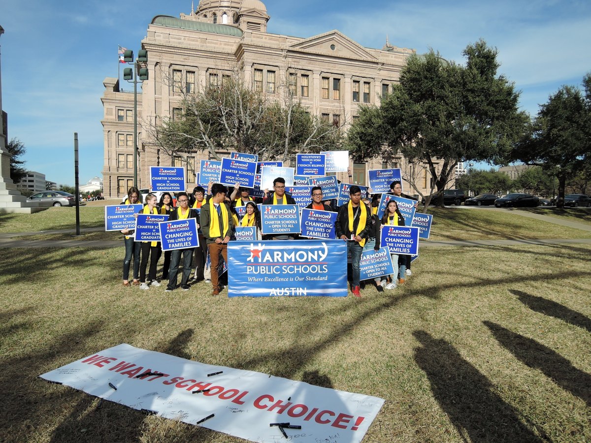 TPCSAnews's tweet photo. TX Charter Schools at the #schoolchoice rally! #charterswork #txlege https://t.co/uZY6sPUwD4