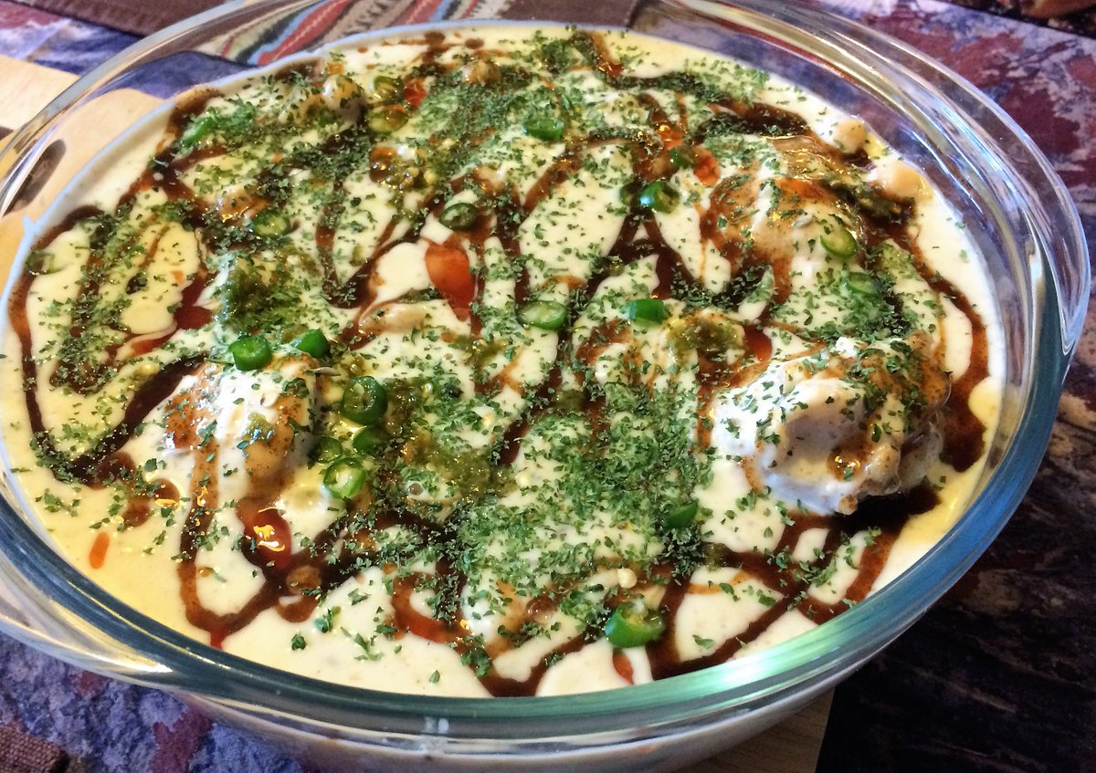 amnasdelectable's tweet photo. Homemade@Dahi Bhallay topped with Tamarind Sauce &amp; Coriander (Dumplings in Yogurt) #delicioussnack #alltimefavourite #amnasdelectable https://t.co/Q5swe1oKl0
