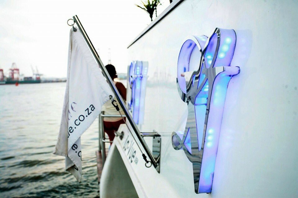 EventsCd's tweet image. Deal of the Day this afternoon..1xbottle of #SkyVodka, 1litre cranberry,snack platter for 4 and a complimentary bottle of champagne...r1000