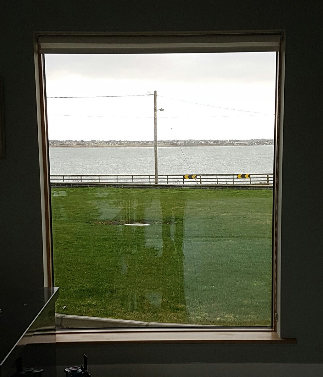 Arujoinery's tweet photo. @Arujoinery had a meeting with the owner/architect of this view..wow
@JEAArchitects 
#stunning #aru #arujoinery #ateam https://t.co/st0U5ffg4j