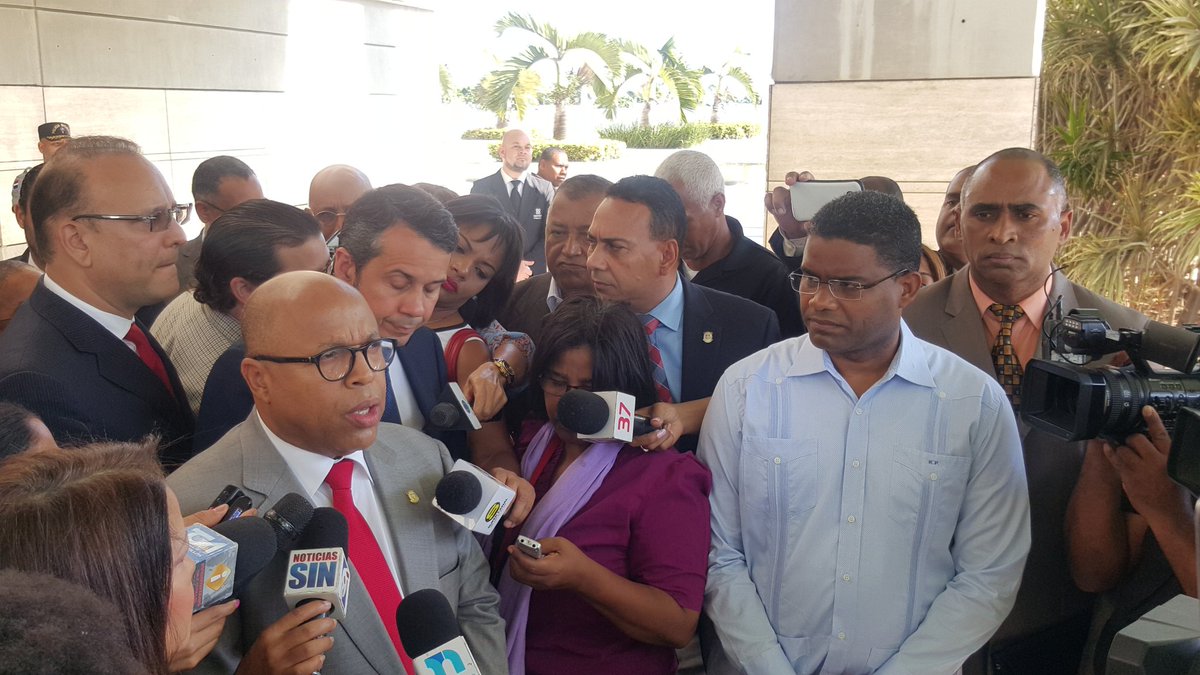elyencarnacion's tweet photo. Declaración de @Pachecoalfredoo a su llegada a @ProcuraduriaRD "La corrupción es parecida a la culebra y  se debe matar por la cabeza". https://t.co/HA3PAR4u5y