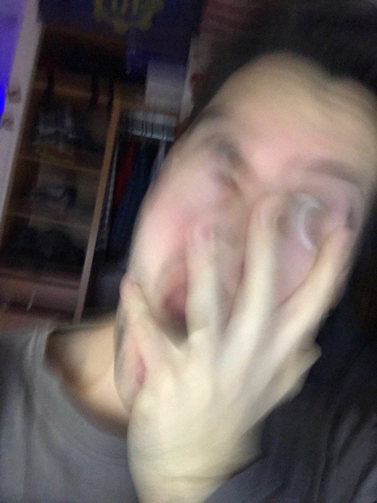 Wismichu's tweet photo. Llevo todo el día trabajando en un guión, lo he terminado y al cerrar el programa le he dado a no guardar. https://t.co/NK0PEOx1ti