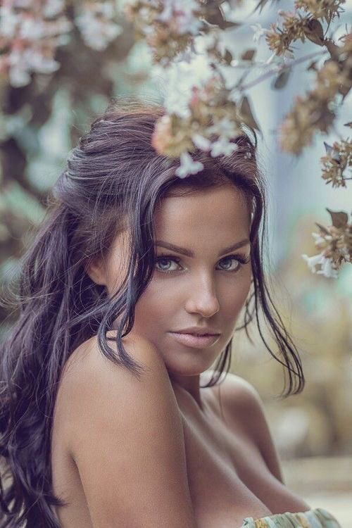 RevistaVB's tweet photo. @alaura2015 @vuhtans @HotSonna1 @TM1DN @MgwvFlower462 @LiliBodo @joeldesouza2626 @TM1DN_SWEET @thalyrosio @swydersk
#T1DN #PS4F https://t.co/MR1T0jXCF0