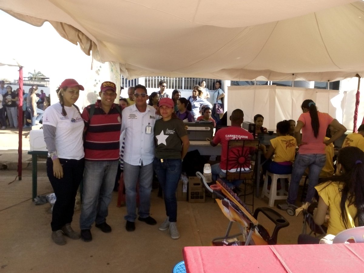 MACALI_1's tweet photo. Urb Ezequiel Zamora Carnetizacion en Pleno llevamos 258 Personas Exelente Todo y Seguimos. .@rangelgomez  .@NicolasMaduro .@DPoliticaCaroni https://t.co/pAgkVAS1tz