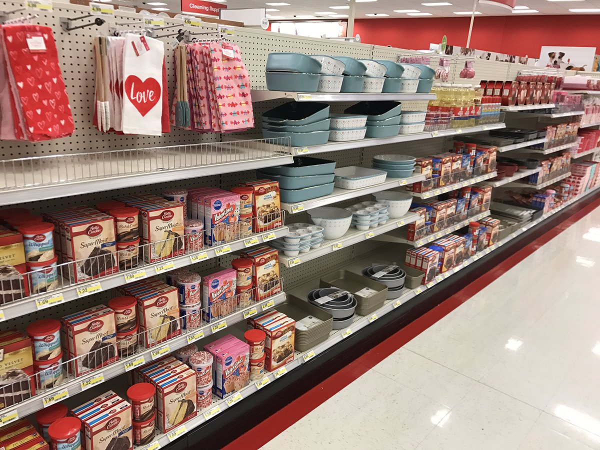 Lauriepie24's tweet photo. Created a glorious Valentine's Day display today!! Thank you @groh_jordan 😍😍 @laurengomez07 @CollinsAyisha https://t.co/R9DIpJevwI