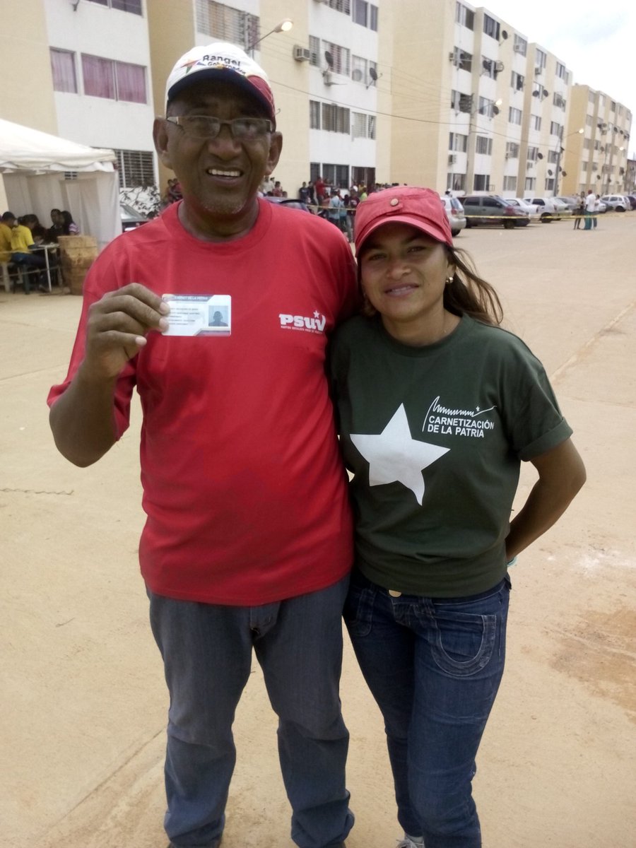 MACALI_1's tweet photo. Urb Ezequiel Zamora Carnetizacion en Pleno llevamos 258 Personas Exelente Todo y Seguimos. .@rangelgomez  .@NicolasMaduro .@DPoliticaCaroni https://t.co/pAgkVAS1tz