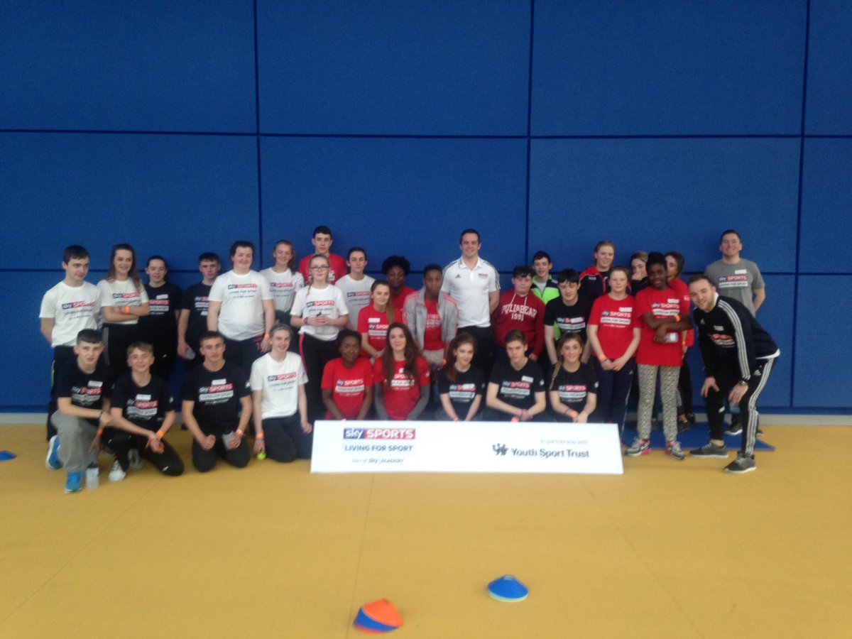 DarrenONeillOLY's tweet photo. Great day today with @SkySportsLFS & my fellow athlete mentors in @NatSportsCampus with 300 awesome kids #changinglives #sixkeystosuccess https://t.co/fIvBn9aQCF