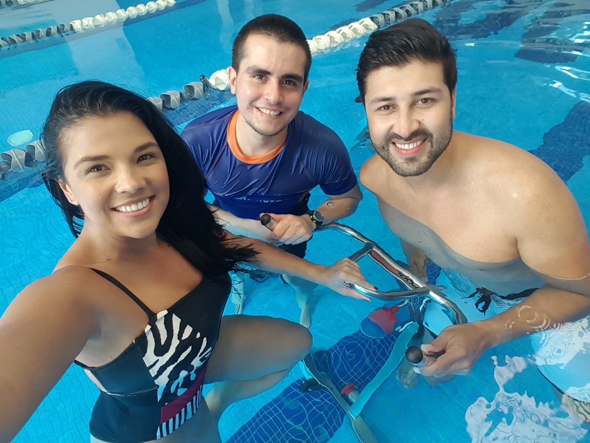 Natyrodriguezcr's tweet image. Aquí haciendo de las nuestras para una bella nota que saldrá en estos días 📺📹🎥🎬 #PoolBiking #Aquanautas #TV