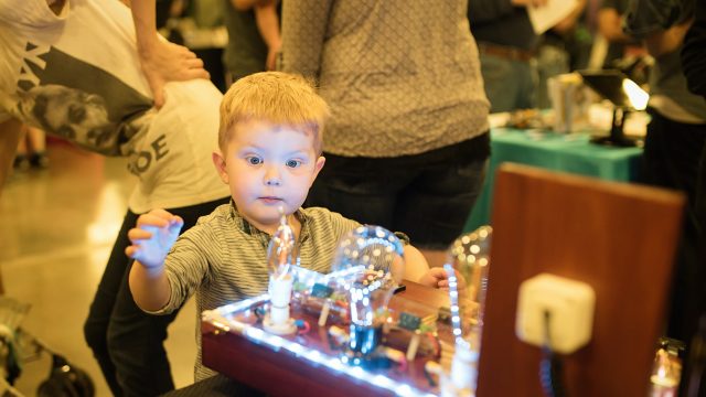 sxsw's tweet image. Hackers and DIYers Unite at #SXSW Create: Apply to Exhibit ow.ly/jQ8I308a8vN