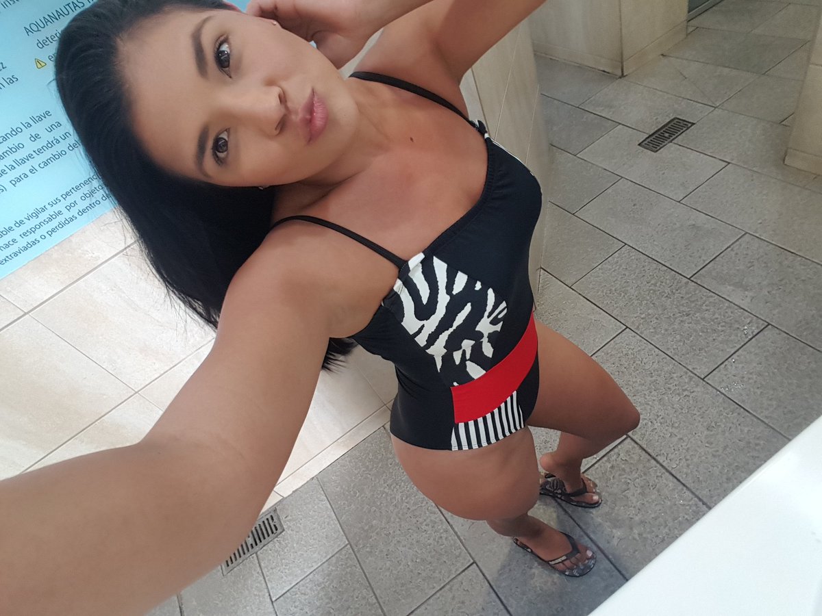 Natyrodriguezcr's tweet image. Aquí haciendo de las nuestras para una bella nota que saldrá en estos días 📺📹🎥🎬 #PoolBiking #Aquanautas #TV