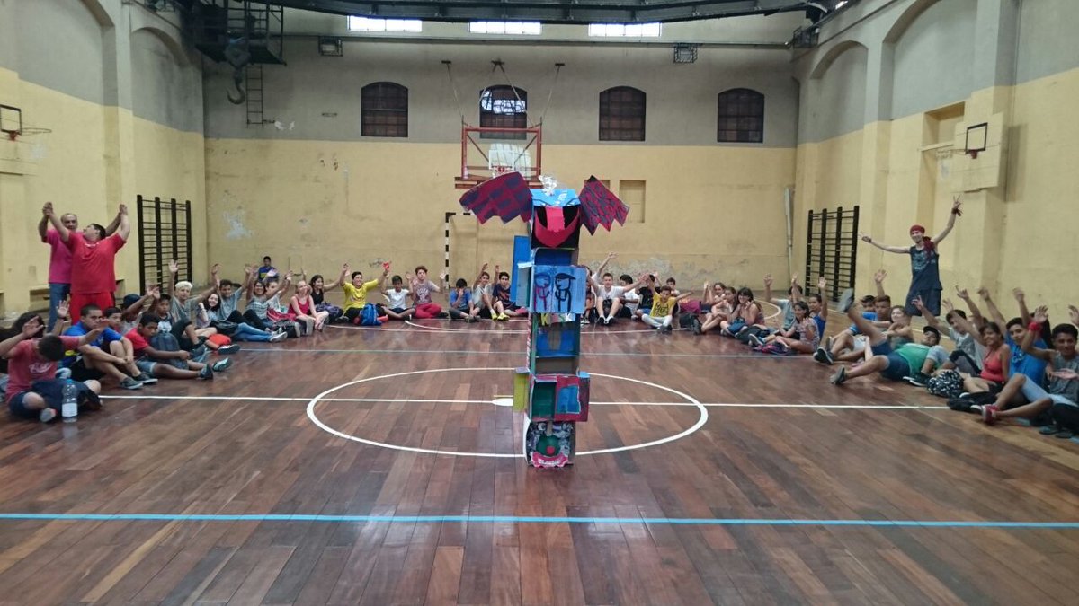 vacaciones_BsAs's tweet photo. En la recta final de la edición Verano 2017 de #VacacionesEnLaEscuela. #CierreDeProyectos #Tótem #EscuelasSecundarias https://t.co/vGonGmKaXt