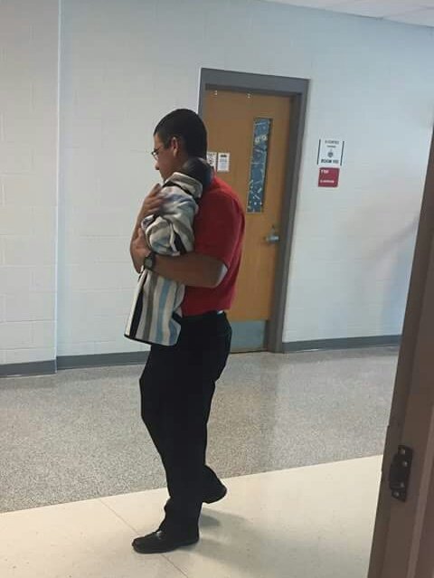 AlanIsa17's tweet photo. 100 RT and coach will give the whole class a 100.
P.s if yall need a babysitter call my teacher up 😂
#HelpAClassOut @kimmunoz07 https://t.co/2HJBTsY9RJ