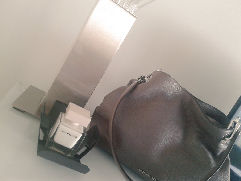 IAMANITABAKER's tweet photo. Ok. so, i open gifts Early sometimes,😆pre-Bday indulgence... my Fav fragrance "Narciso" #SimpleThingZ😚 https://t.co/lYNRutyuNb