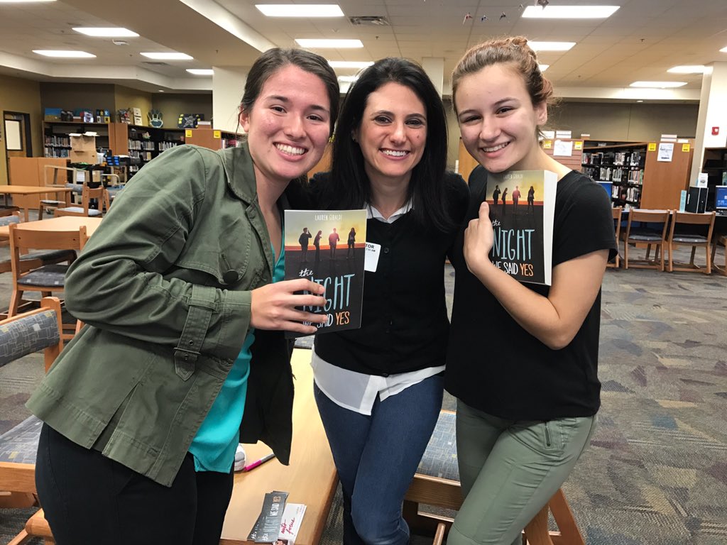 estefaniasoler_'s tweet photo. @UHSMediaCenter #uhslitweek https://t.co/BKB2UzRXTP