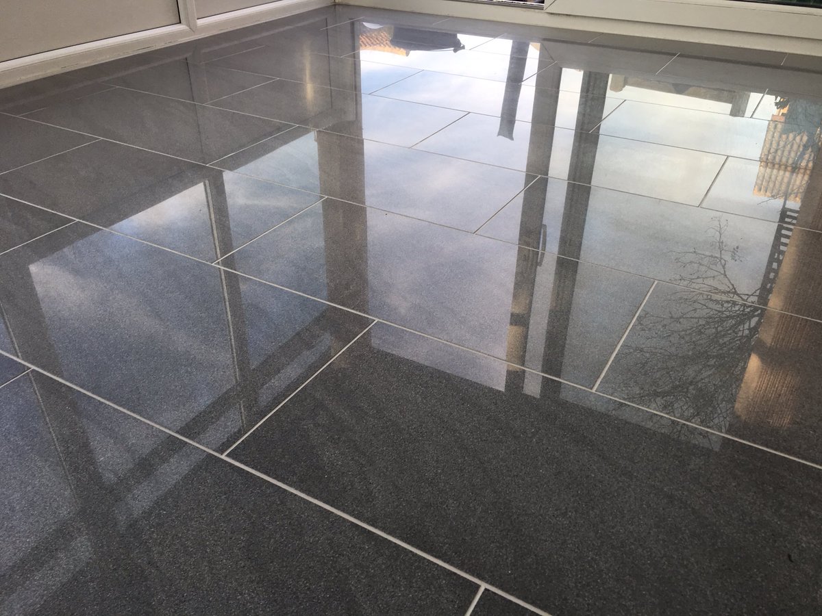 dmuttentiling's tweet image. Conservatory floor. Sandwaves Grey from @toppstiles with micromax gunmetal grout from @BALtiling #tiler #norwich