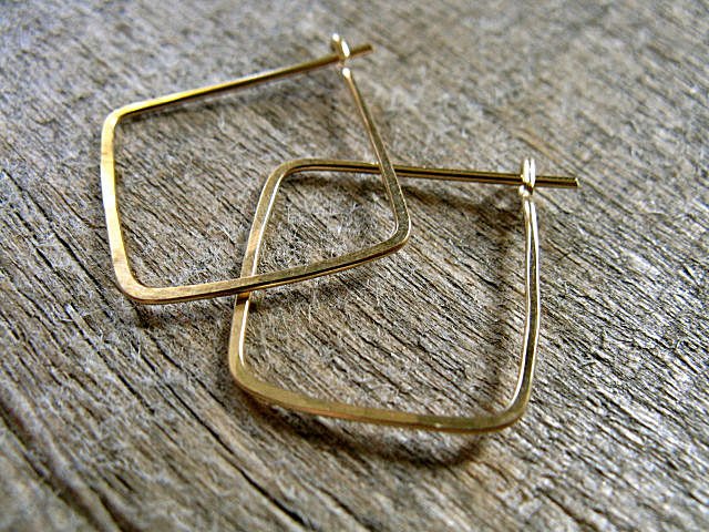 AutumnEquinox's tweet photo. Square Hoop Earrings Gold Fill https://t.co/Wa5vWcPPTu #AutumnEquinox #Etsy #SquareHoops https://t.co/VzAYneW9Cu