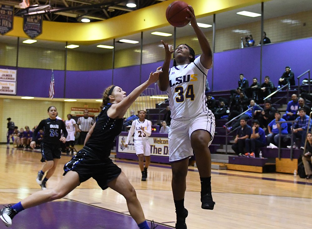 Congrats to @LSUS_Athletics Kourtney Pennywell on winning the #NAIADIWBB National Player of the Week award - naia.org/ViewArticle.db…