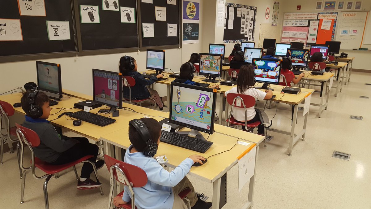 mindeeG's tweet photo. Mrs. Hoggatt has a lot of "smart cookies" in her computer lab! #istationed #RedCapeNation #IstationUX https://t.co/uAeoawap9B