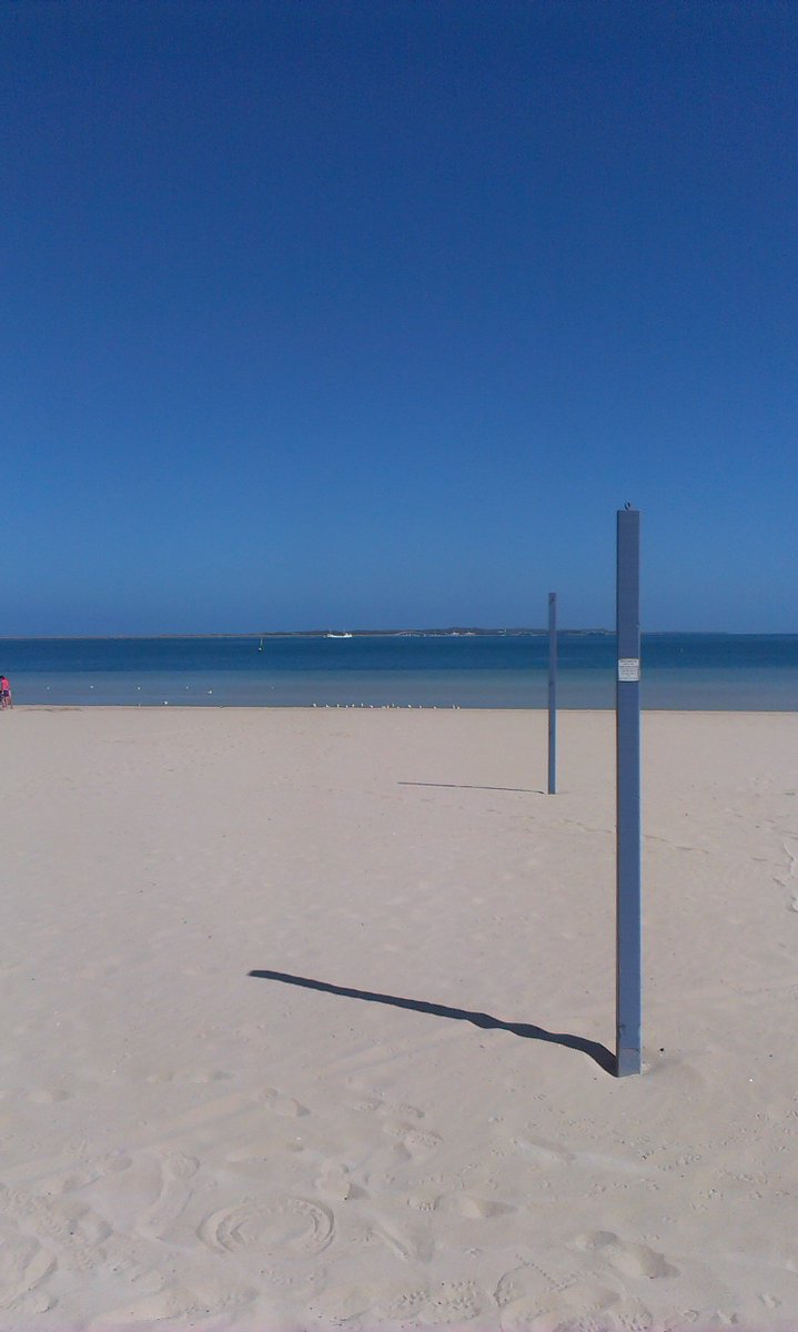 NicholeOverall's tweet photo. Blue poles #CockburnSound https://t.co/hdHSM4u0Gx