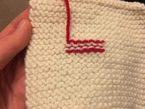 jpwarner223's tweet image. Weaving in Yarn Tails in Garter Stitch sistersknits.com/weaving-in-yar…