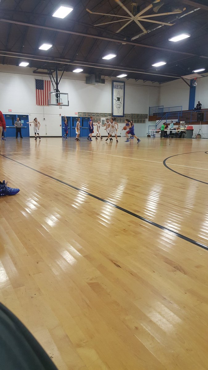 GSTitans1's tweet photo. It's Throwback Night in South Gibson! #titanpride #elites #kickapoos #twigs #alltitans https://t.co/Ur0rMTxugs